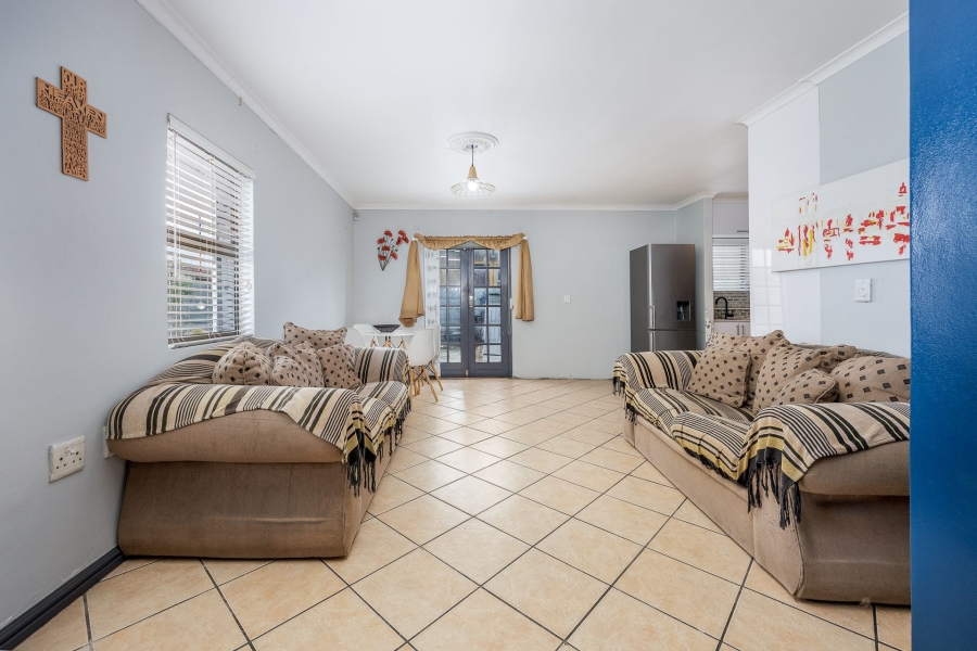 5 Bedroom Property for Sale in Hagley Western Cape